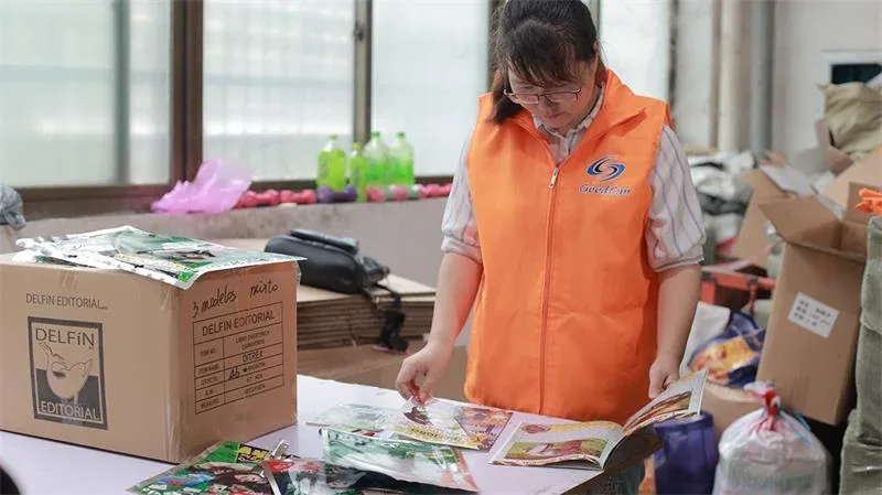 Goodcantrading staff member checking printed goods against the packing list inside the consolidation warehouse