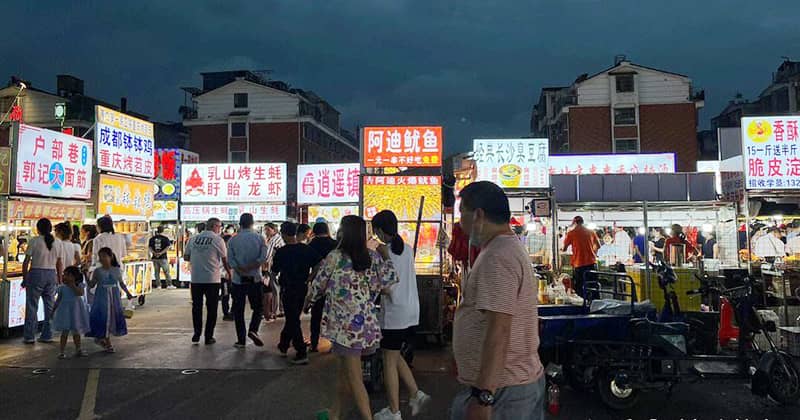 Yiwu Night Market shopping